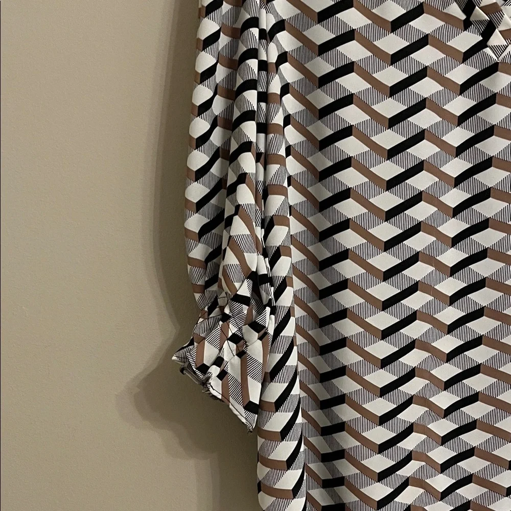 Geometric Patterned Blouse - Picture 2 of 7